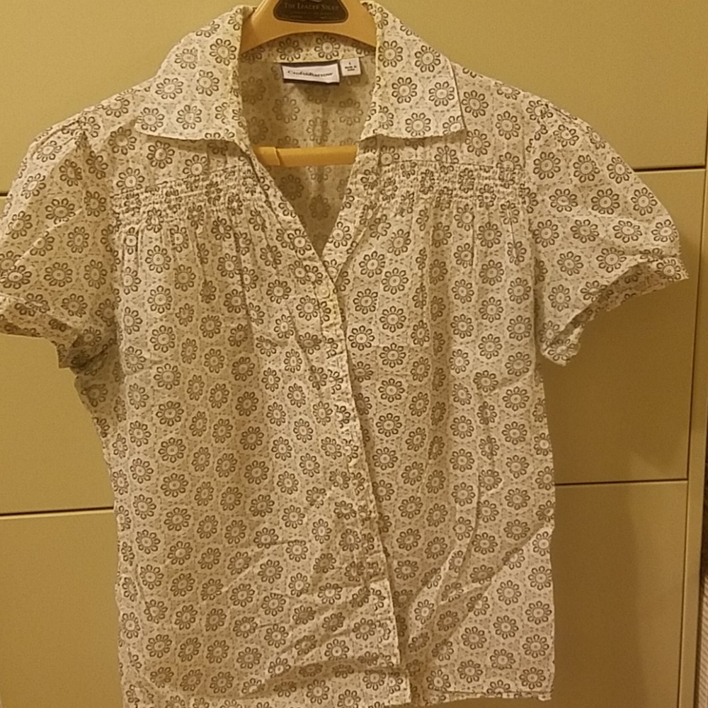 Short sleeve button up